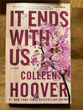 'It Ends With Us' by Colleen Hoover - paperback